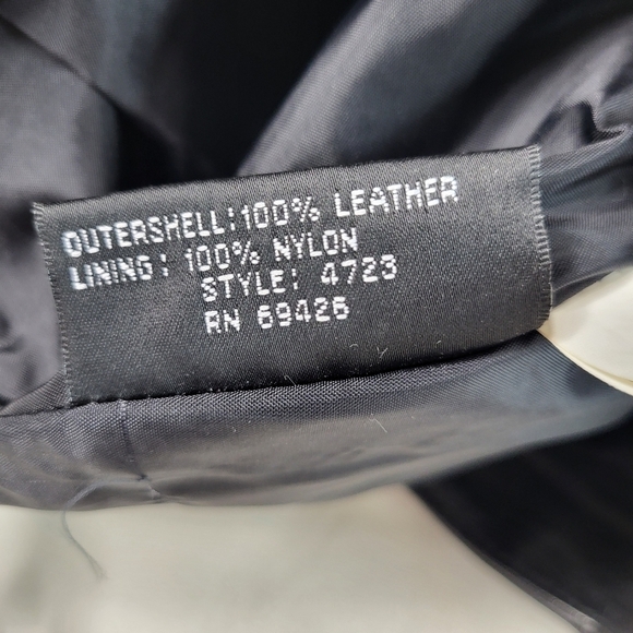 Vintage Wilson's Black Leather Skirt. Size 8 - Picture 11 of 11